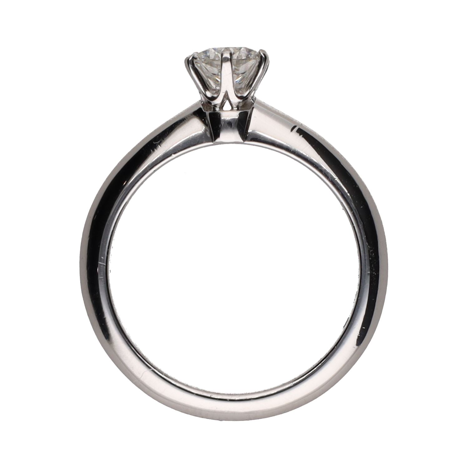 Sortija solitario en platino con un brillante 0,51ct. Talla 12.