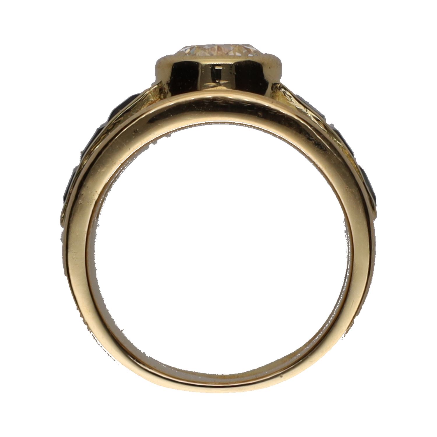 Sortija en oro amarillo con brillante central y detalles con brillantes y zafiros. Talla 12.