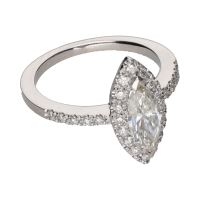 Sortija en oro blanco con diamante marquise. Talla 13.