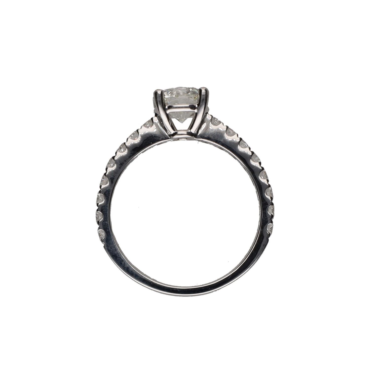 Sortija solitario en oro blanco con brillantes.   Talla 13.