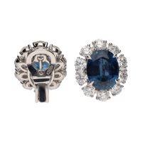 Pendientes en oro blanco con zafiros y brillantes.