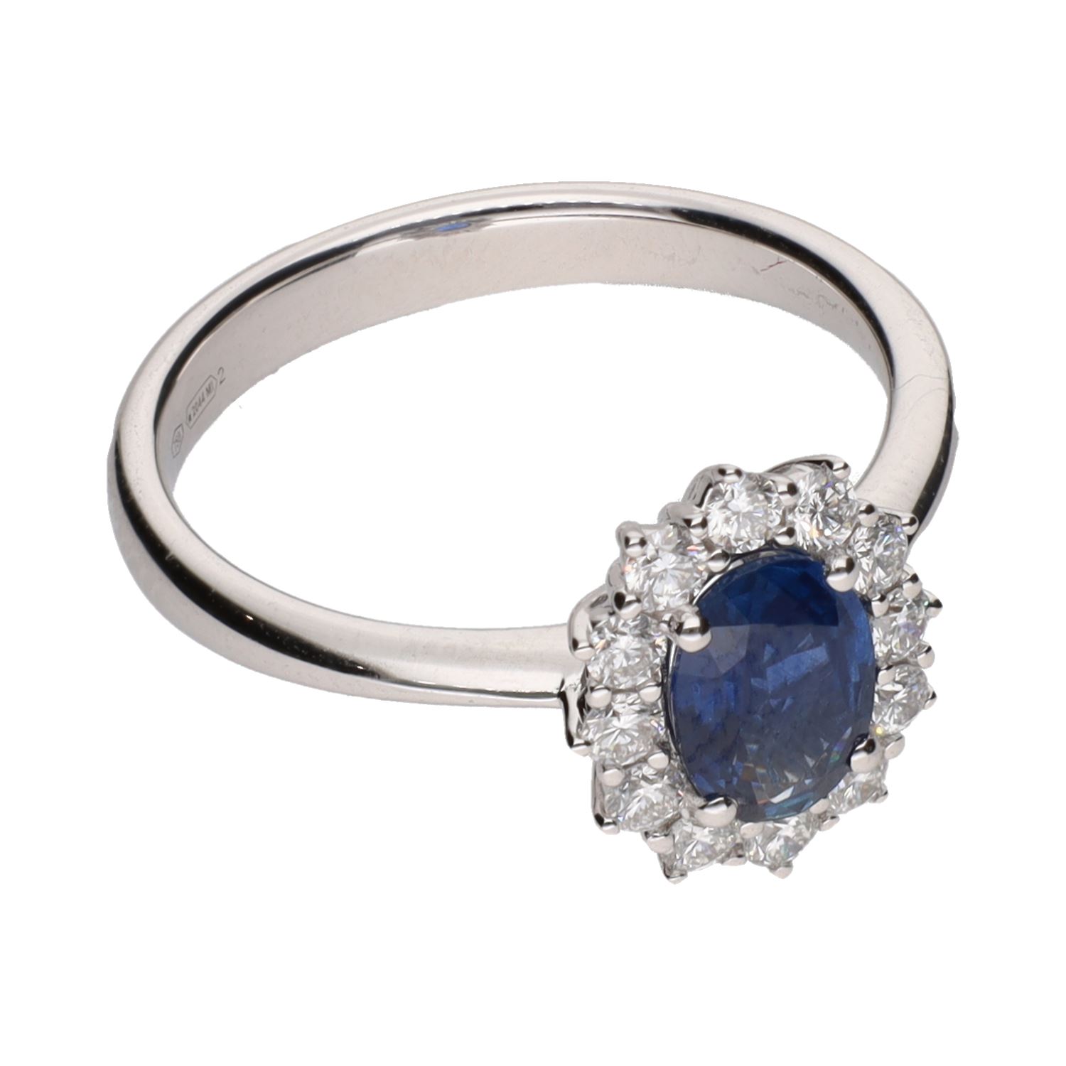 Sortija en oro blanco con zafiro y brillantes. Talla 14.