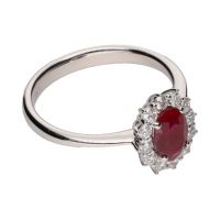 Sortija en oro blanco con rubí y brillantes. Talla 14.