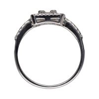 Sortija en oro blanco con esmeraldas y diamantes. Talla 14.