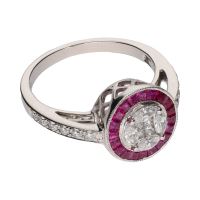 Sortija en oro blanco con rubíes y diamantes. Talla 14.