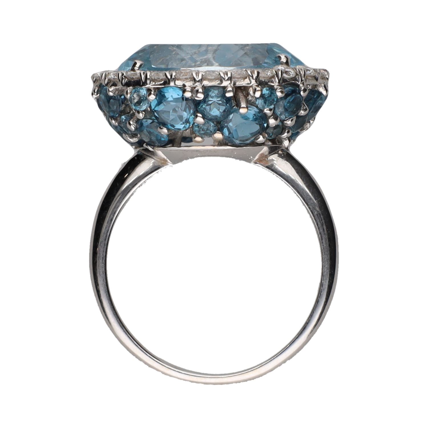 Sortija en oro blanco con topacios y brillantes. Talla 17.