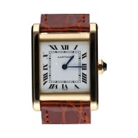 Tank en oro amarillo cuerda manual 23mm.   