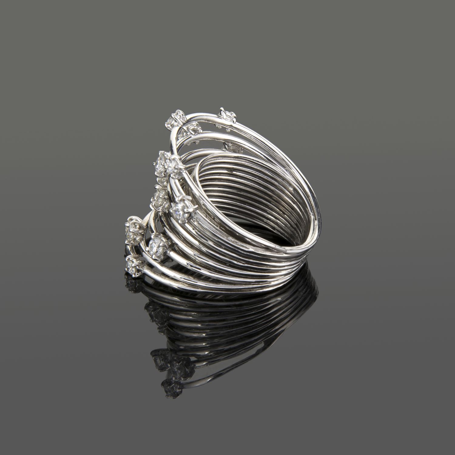 Sortija oro blanco y diamantes.