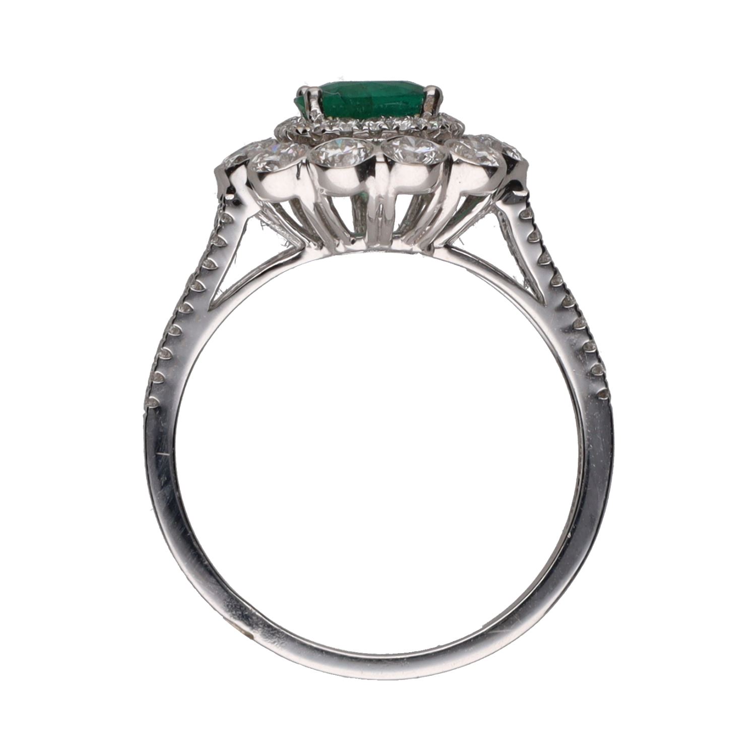 Sortija en oro blanco con esmeralda y brillantes. Talla 13.