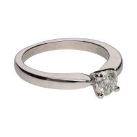 Sortija solitario en oro blanco con brillante. Talla 12.