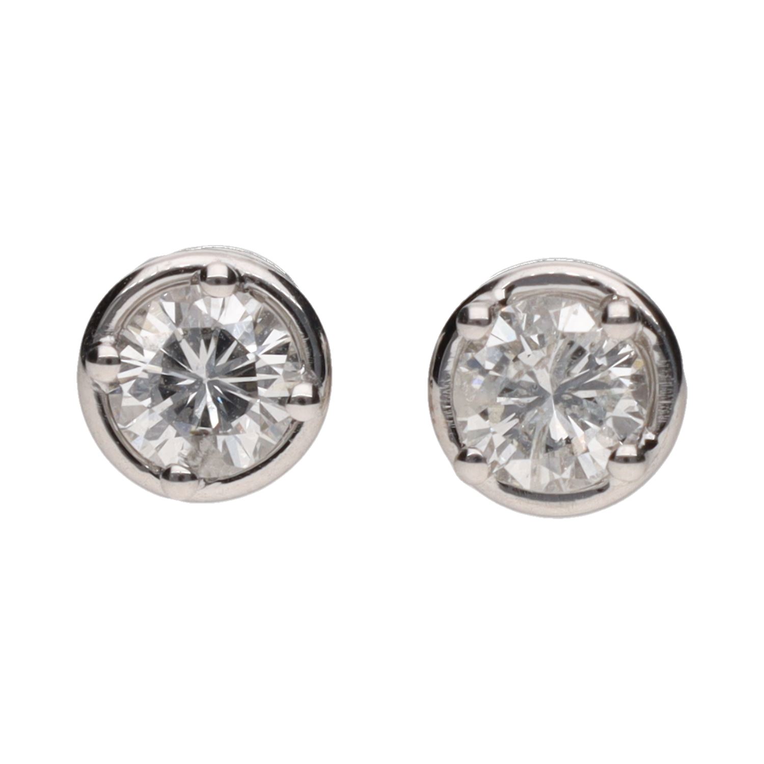 Pendientes dormilonas en oro blanco con brillantes.