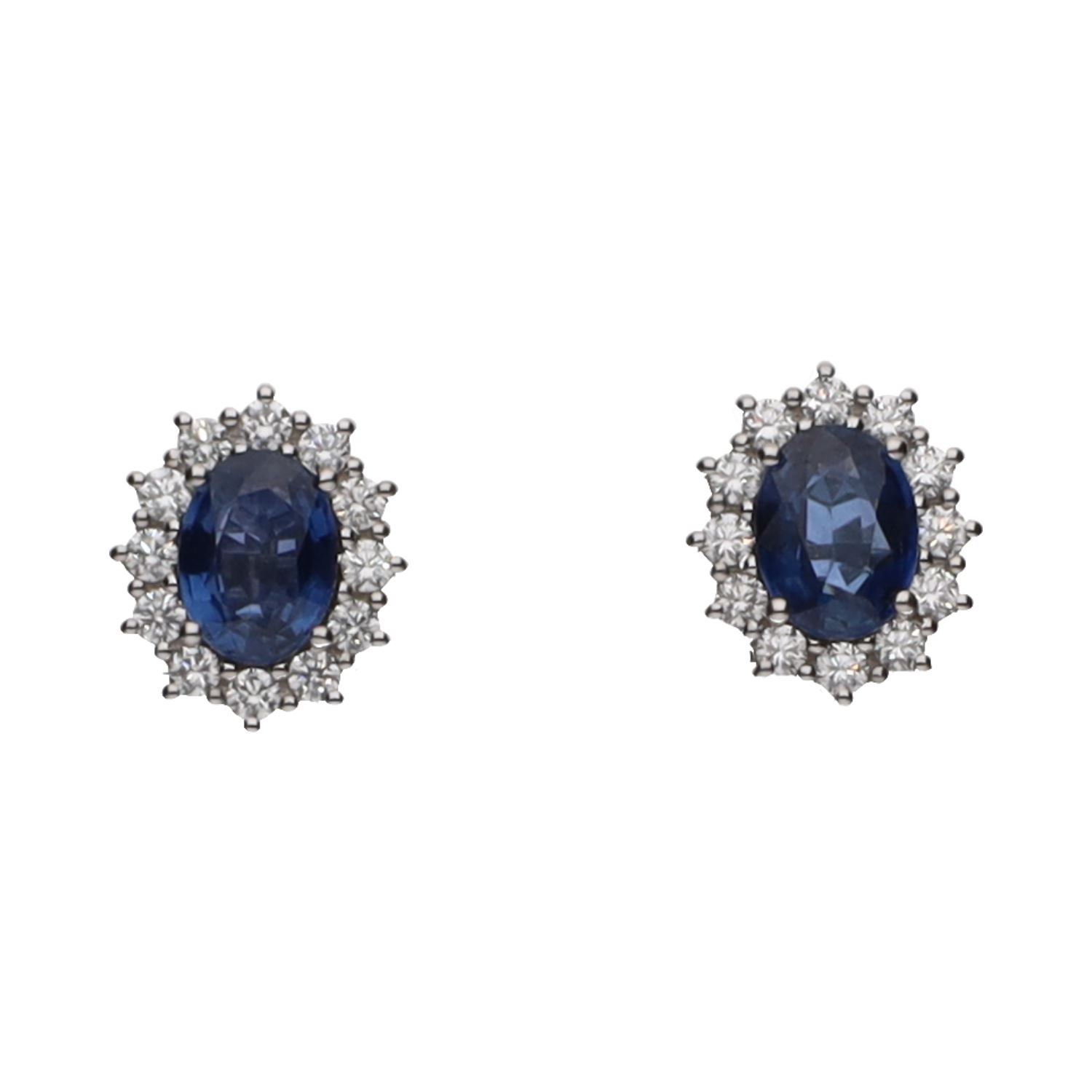 Pendientes en oro blanco con zafiros y orla de brillantes.