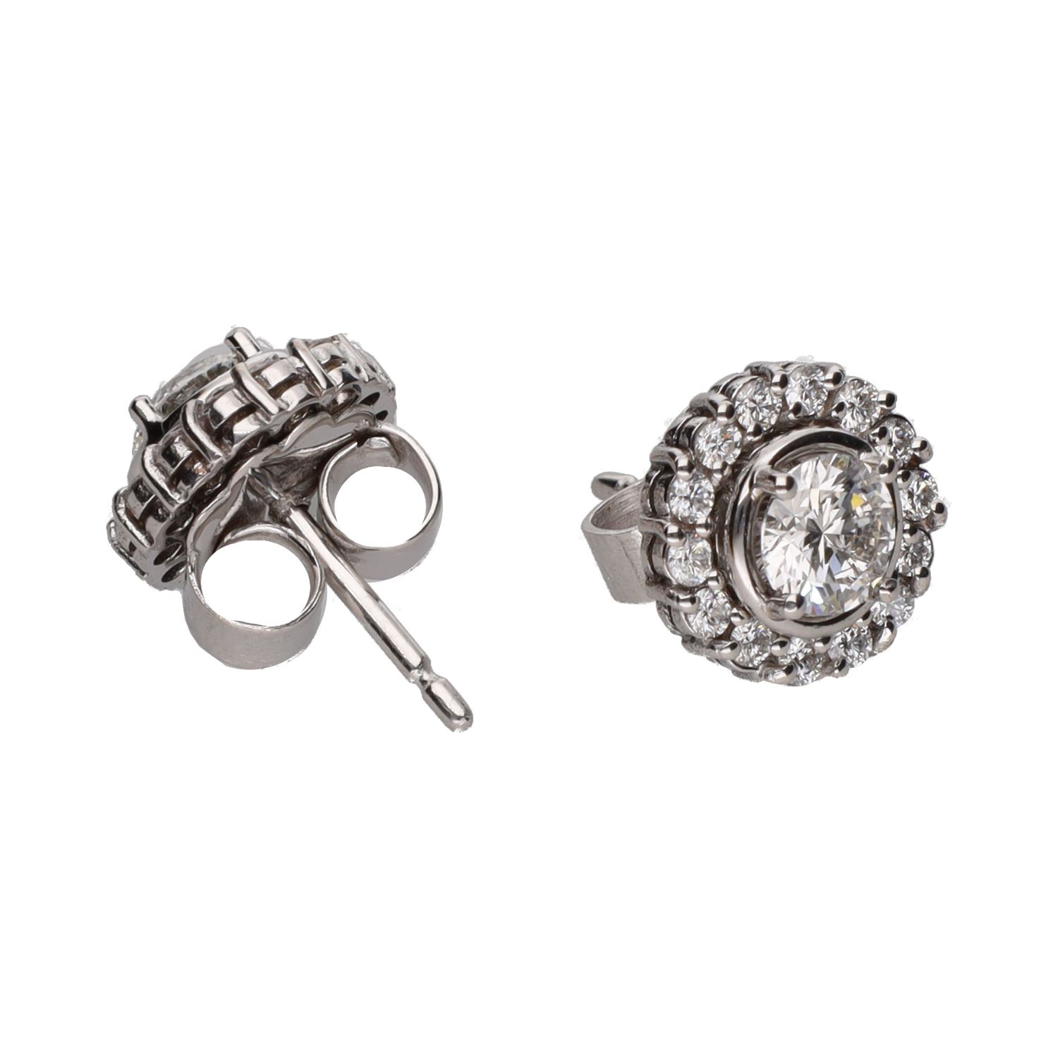 Pendientes dormilonas con orla desmontable en oro blanco con brillantes.