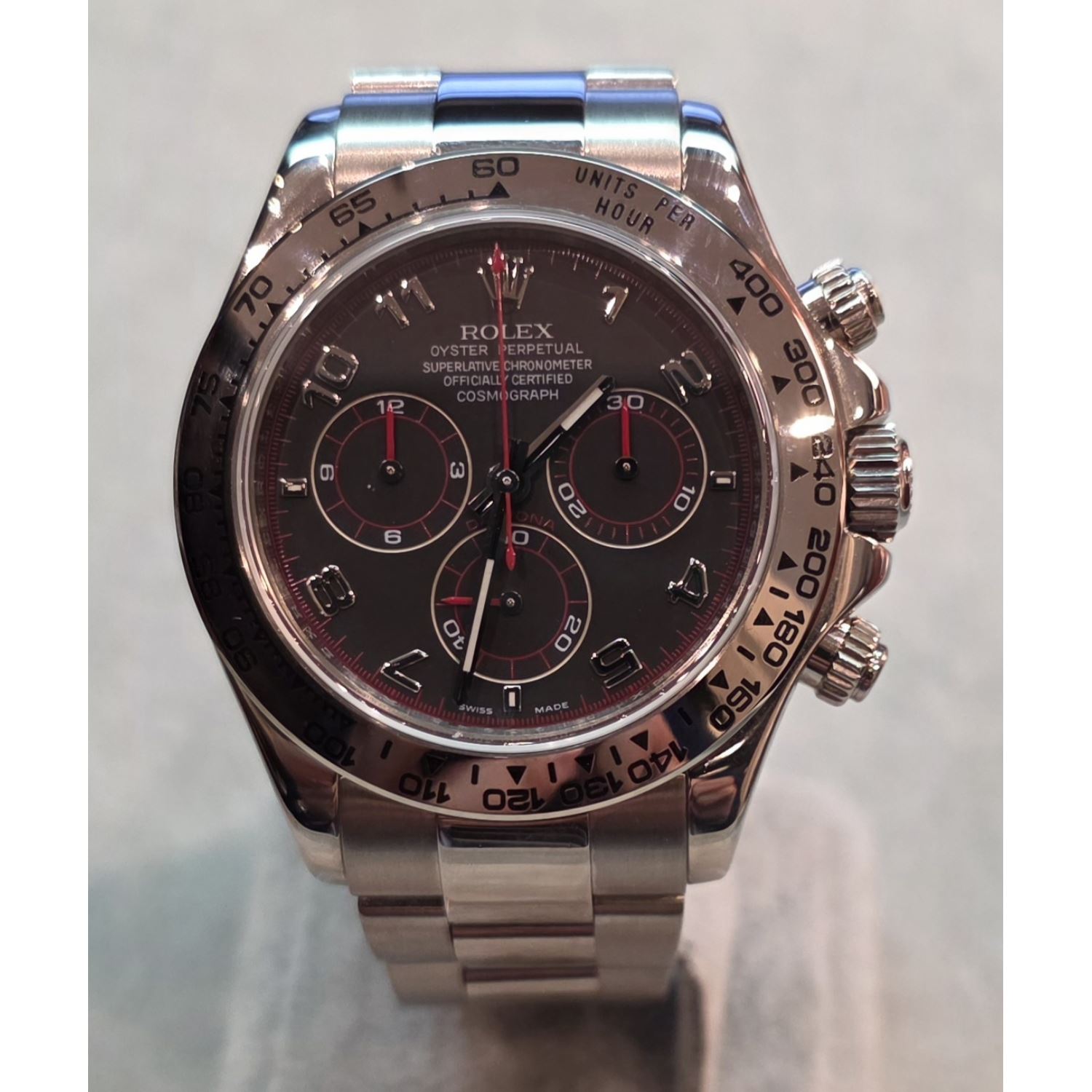 Daytona oro blanco esfera gris detalles rojos.   