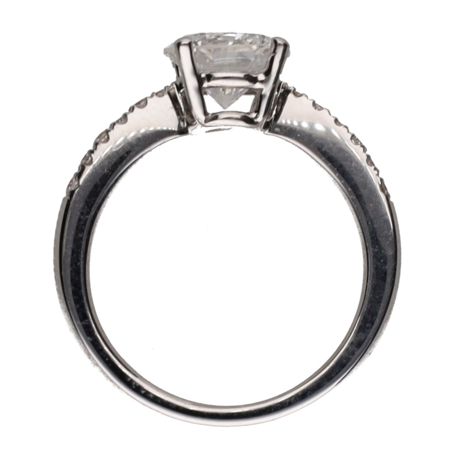 Solitario en oro blanco con brillante central 1,52ct . Talla 11.