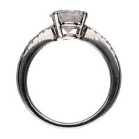 Solitario en oro blanco con brillante central 1,52ct . Talla 11.