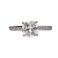 Solitario en oro blanco con brillante central 1,52ct . Talla 11.