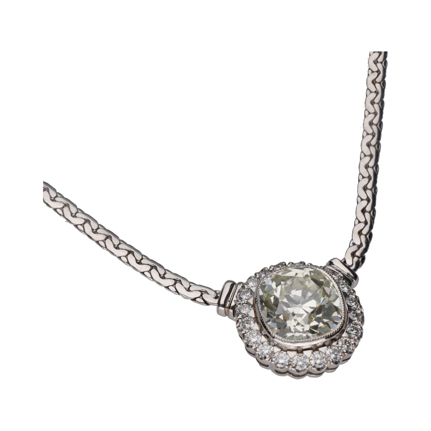 Collar realizado en oro blanco con un brillante y orla de brillantes.