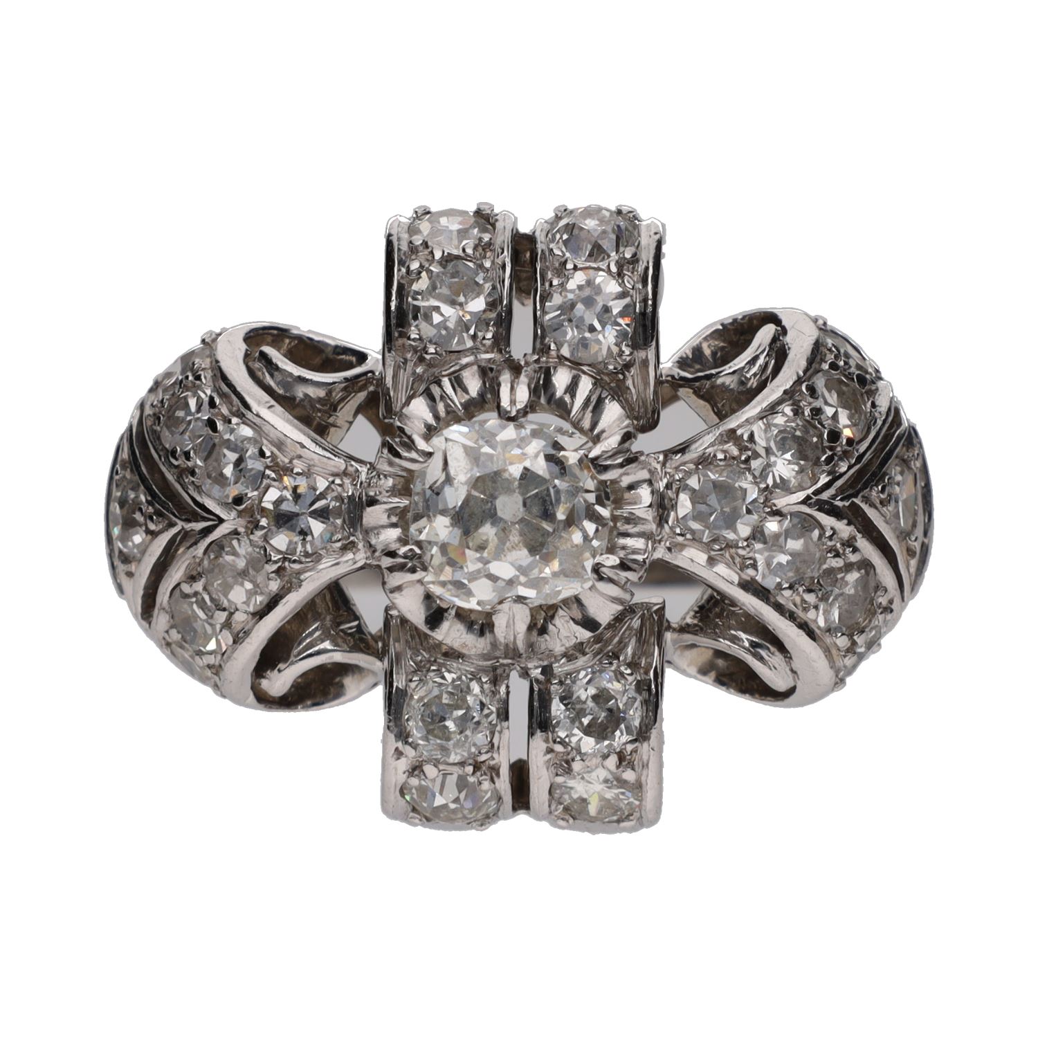 Sortija antigua en oro blanco con brillantes. Talla 12.