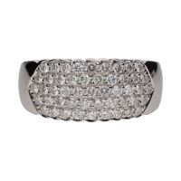 Sortija en oro blanco con cuajado de brillantes. Talla 18.
