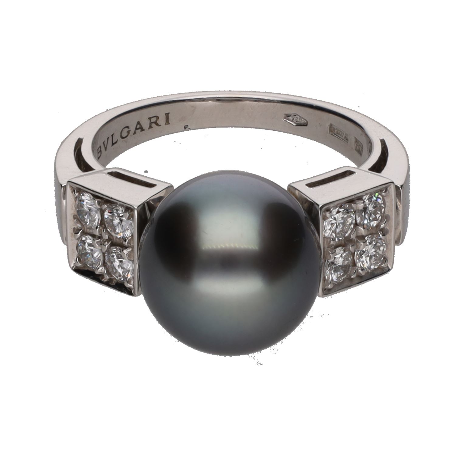 Sortija bulgari lvcea en oro blanco con perla y brillantes. Talla 53.