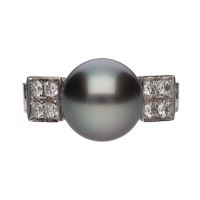 Sortija bulgari lvcea en oro blanco con perla y brillantes. Talla 53.
