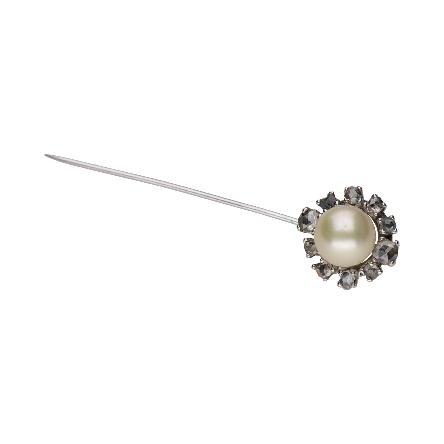 Alfiler en oro blanco con perla y diamantes.