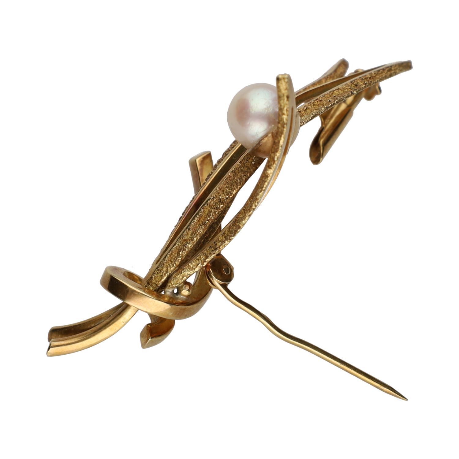 Broche en oro amarillo con perla.