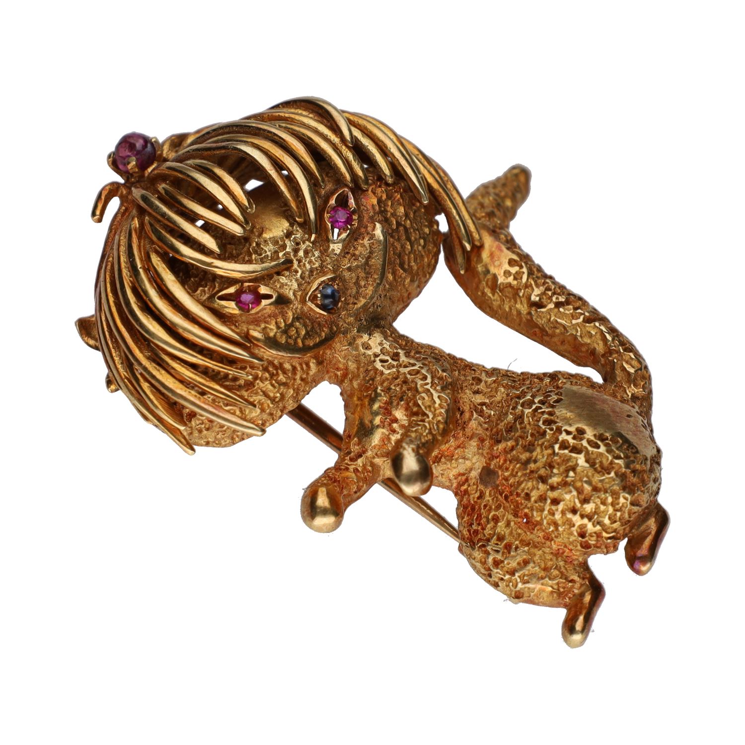 Broche con forma de gato en oro amarillo.