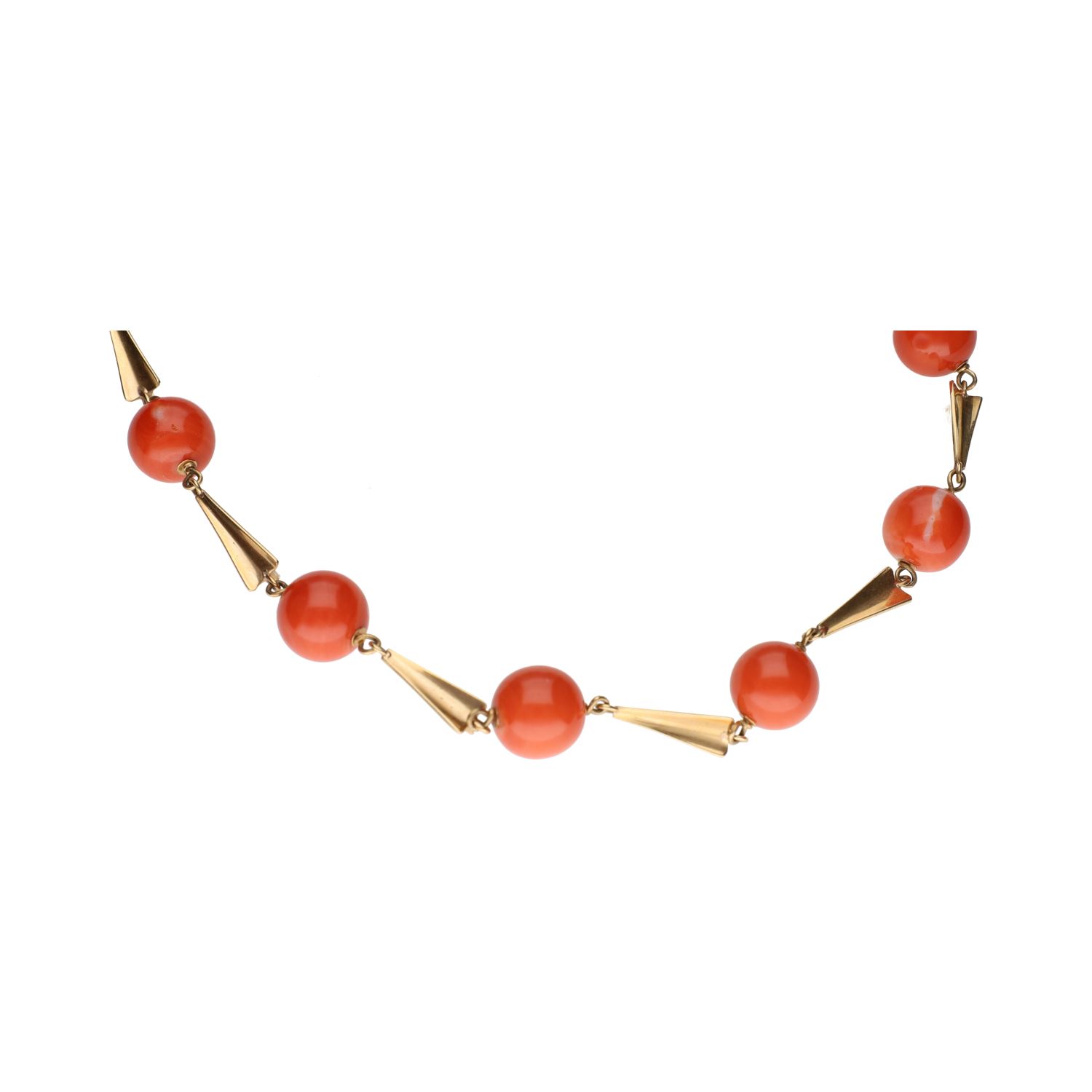 Collar en oro amarillo con bolas de coral.
