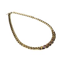Collar en oro amarillo con cuarzos amatistas.