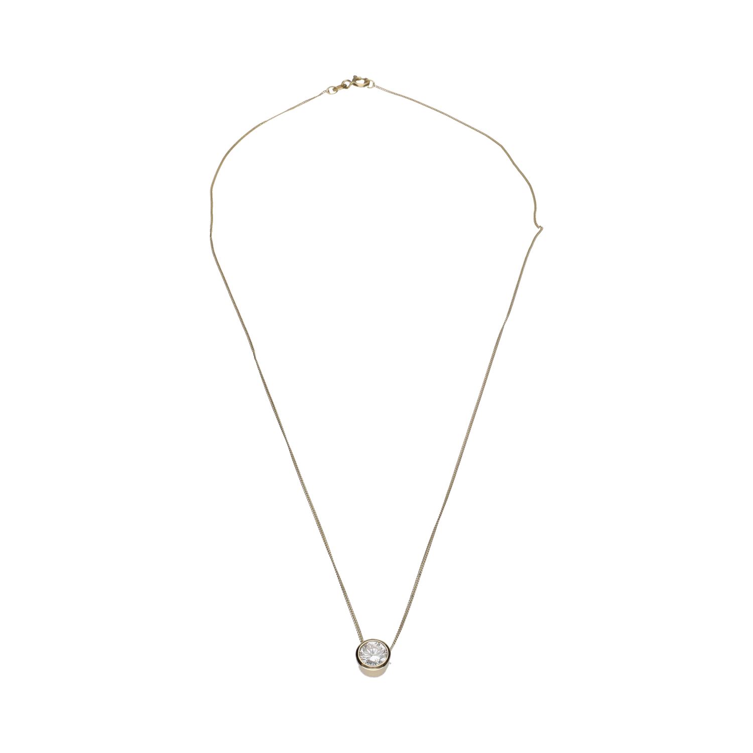 Collar con cadena y colgante en oro amarillo con un brillante.