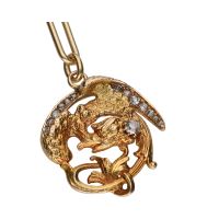 Leontina en oro amarillo en forma de fénix con diamantes.