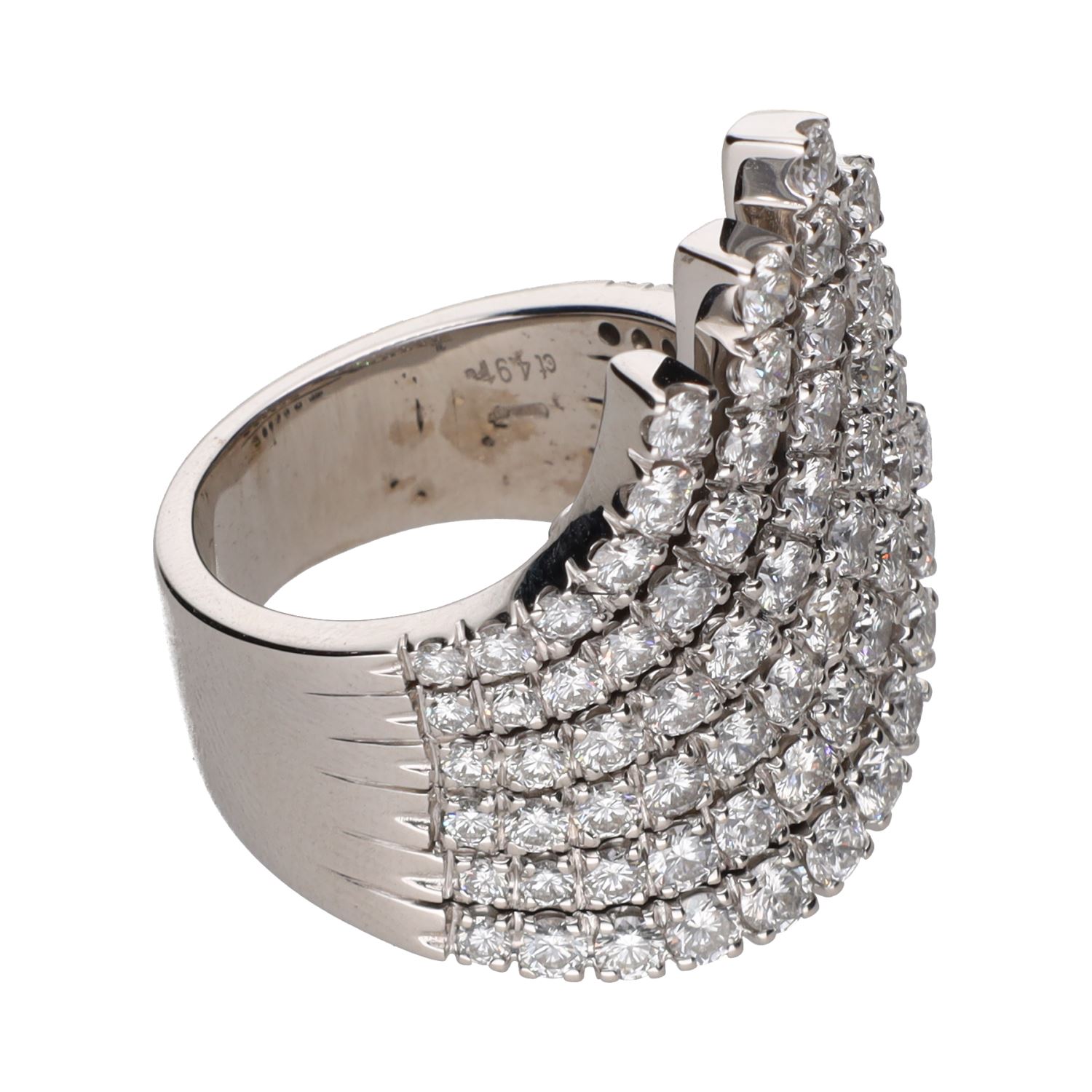 Sortija en oro blanco con brillantes. Talla 18.