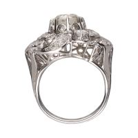 Sortija en oro blanco con brillante central y detalles con diamantes. Talla 13.