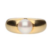 Sortija corazón de cartier en oro amarillo con perla. Talla 59.