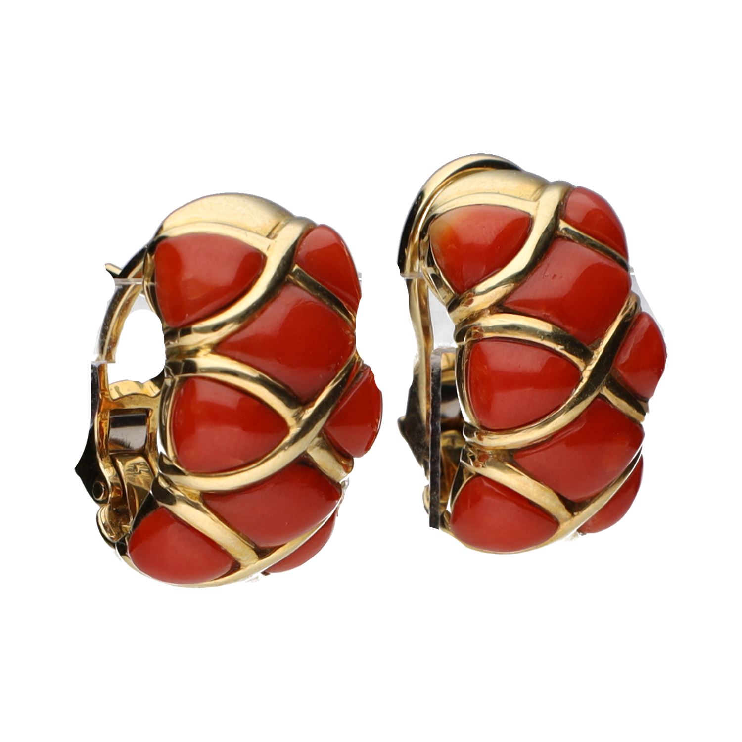 Pendientes en oro amarillo y coral.