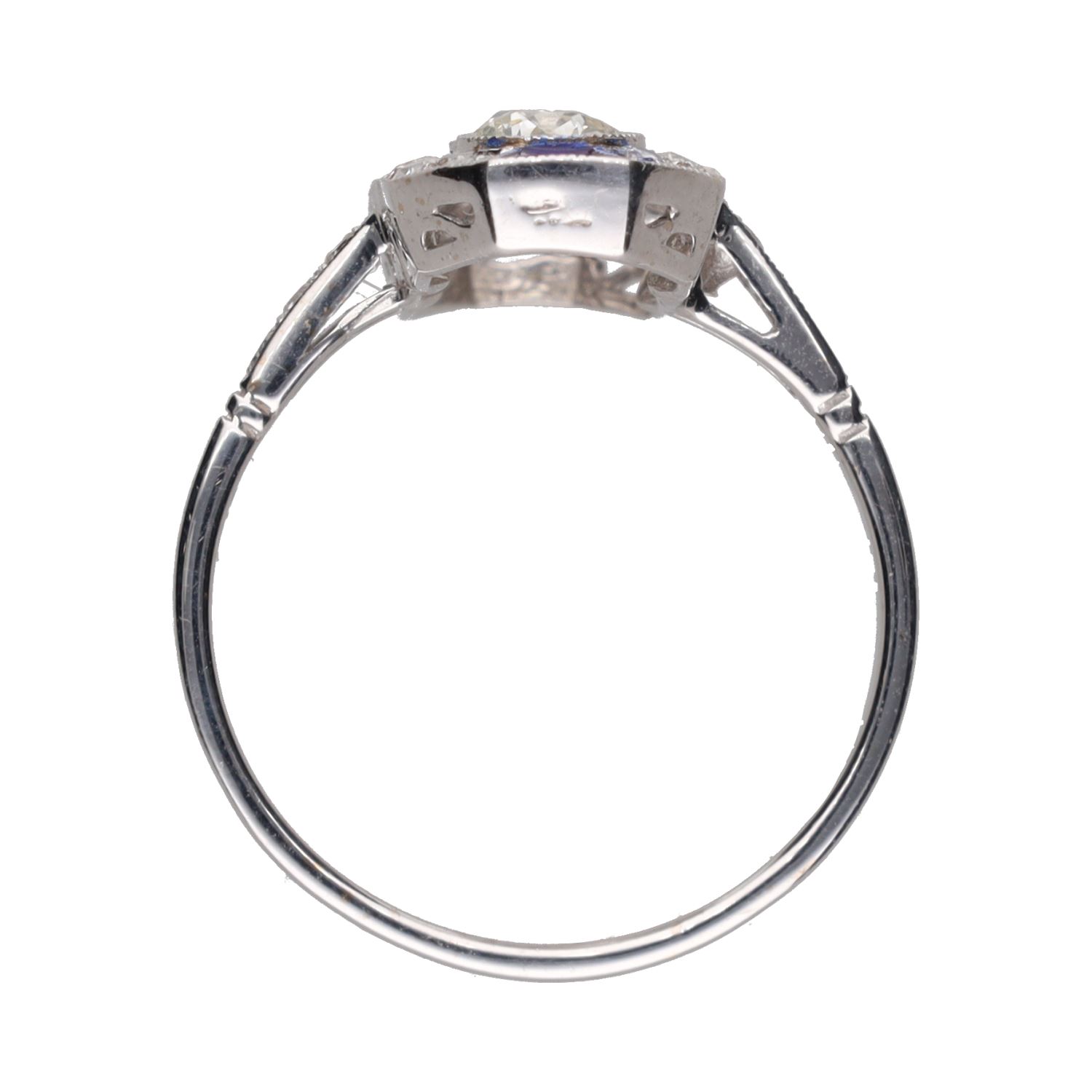 Sortija en oro blanco con esmalte y diamantes. Talla 16.
