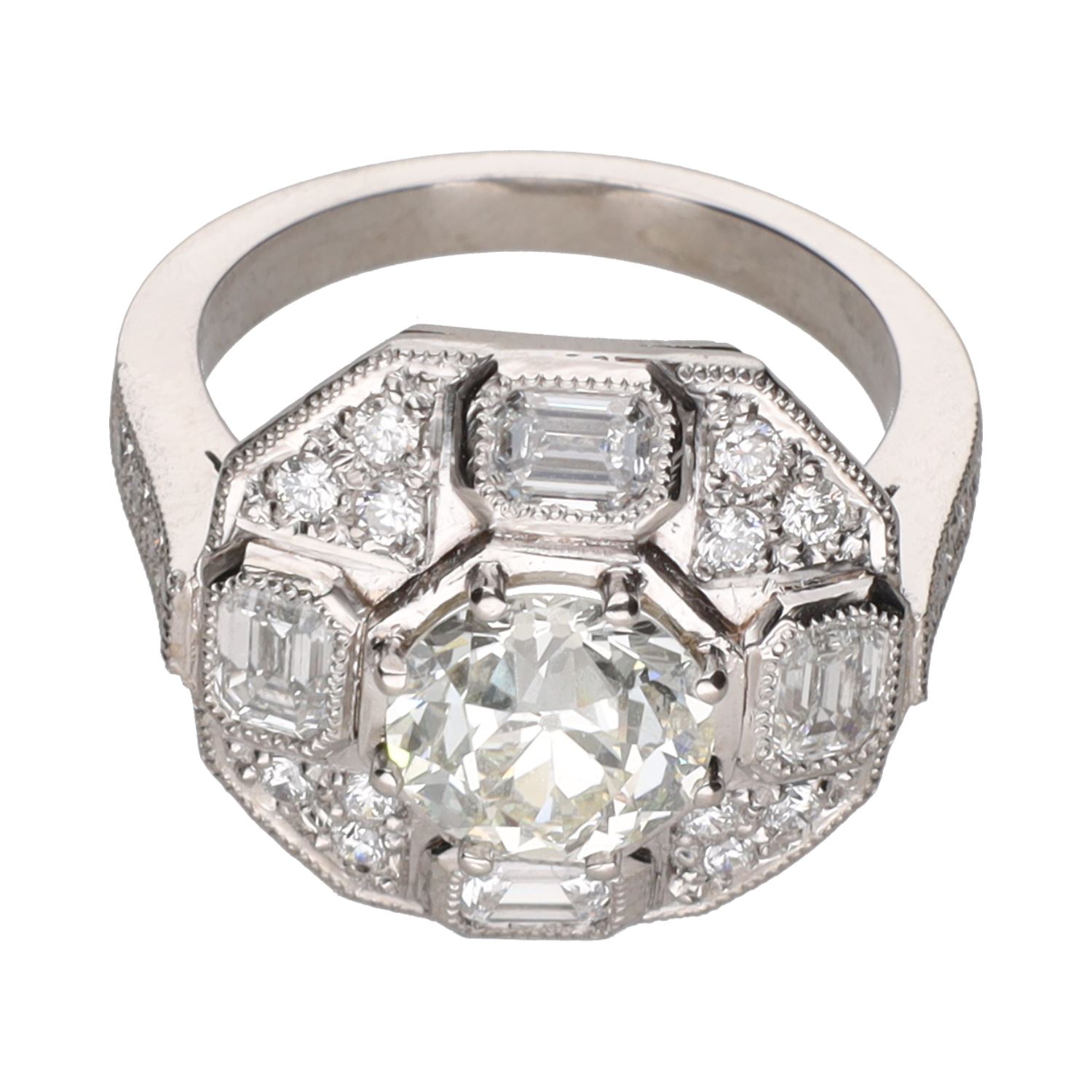 Sortija en platino con diamantes. Talla 13.