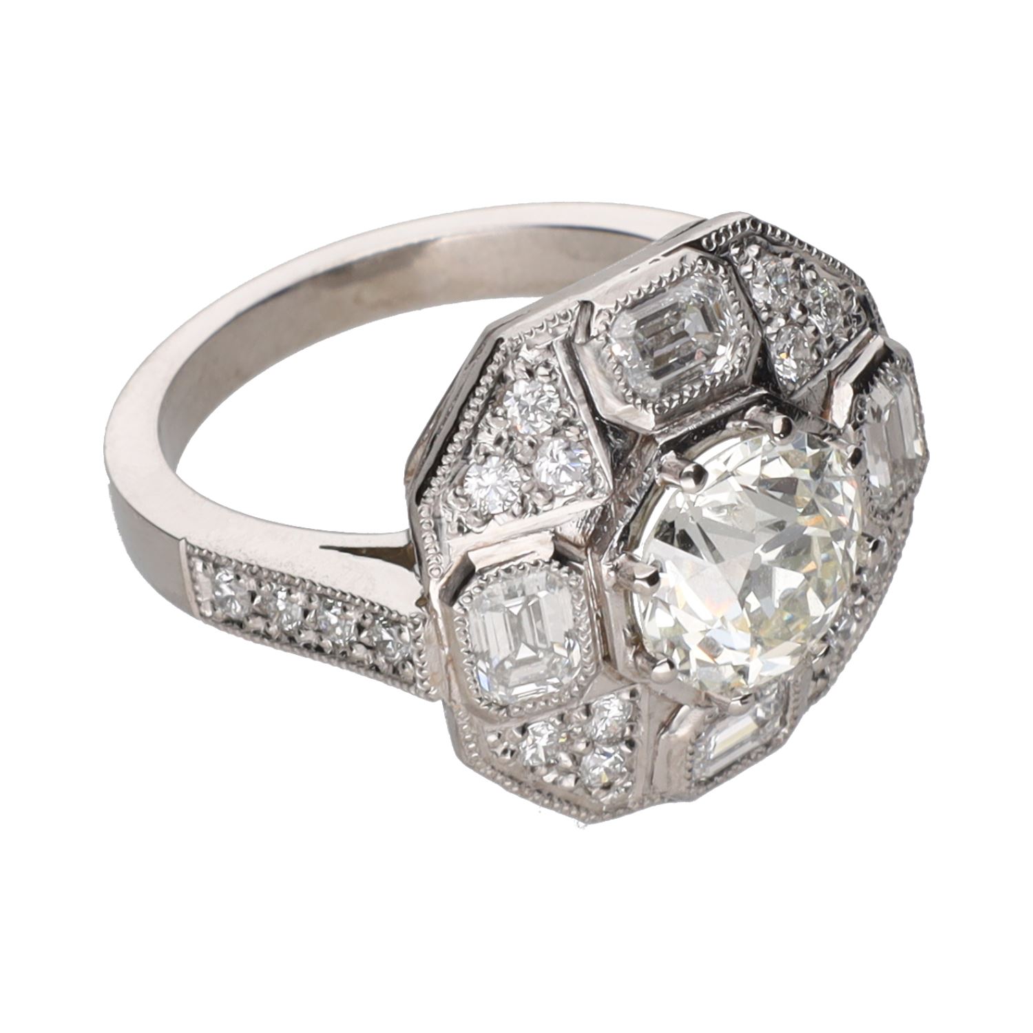 Sortija en platino con diamantes. Talla 13.