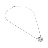 Collar en oro blanco con brillante central y orla de brillantes.
